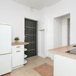 Rooms4less *