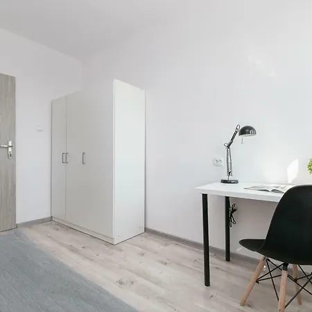 Rooms4less 홈스테이